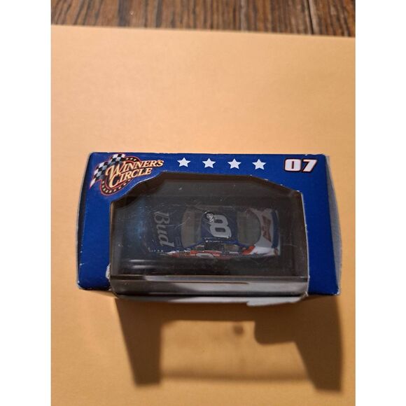 2007 Dale Earnhardt Jr #8 Budweiser Stars Stripes NASCAR 1:87 Die-Cast Race Car - Picture 2 of 6
